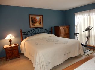 523 Apex Ln, Troy, NY 12182