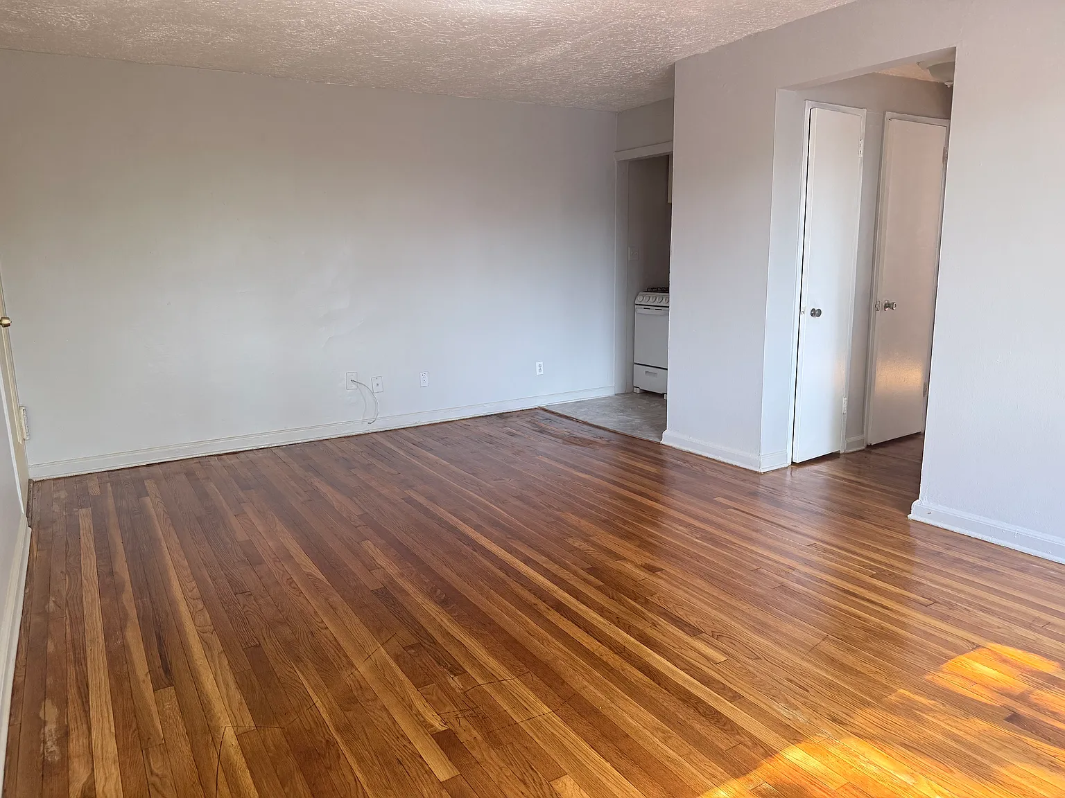 $1,595 - 1 bed 1 bath apartment Newark — Photo 3