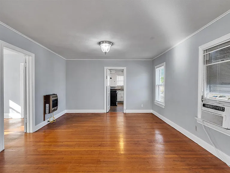 5019 Avenue M 1/2 — Photo 19