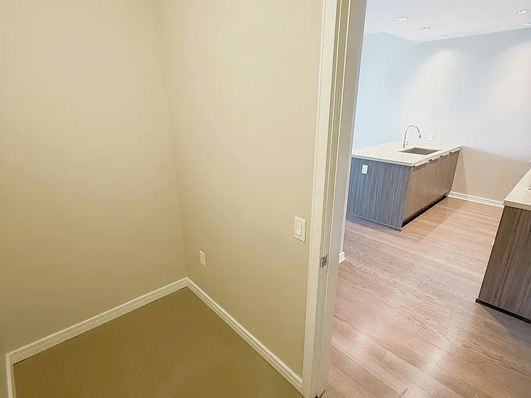 1633 Ontario St #5XX — Photo 4