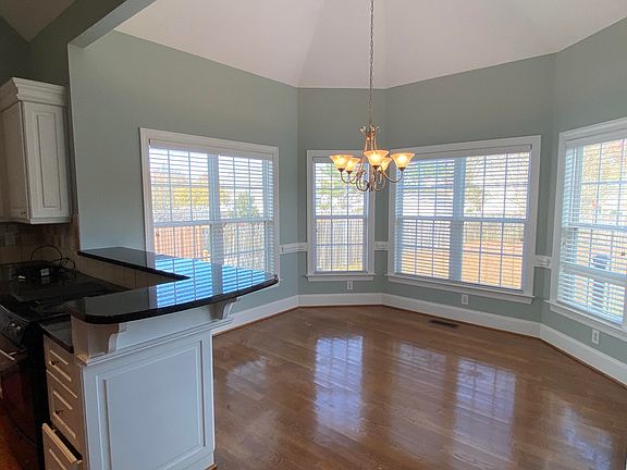 4th image of 3812 Oglethorpe Dr