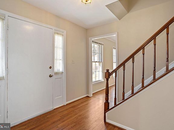 3rd image of 3 Bouldercrest Ct