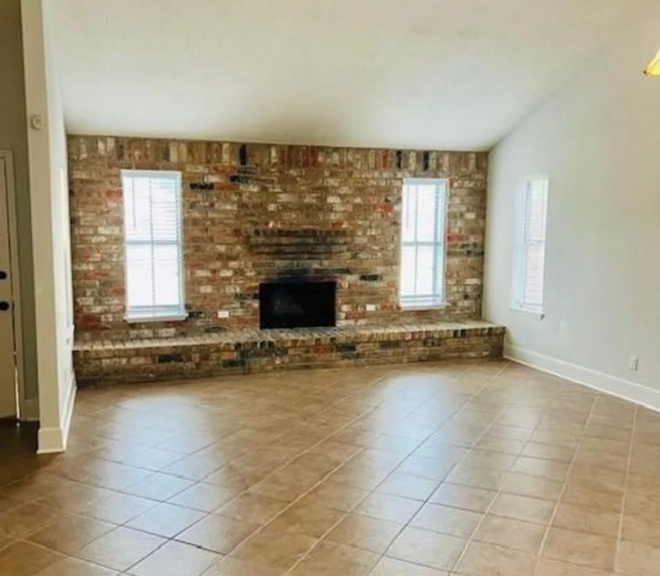 4 bed, 1898 sqft, $1,950 — Photo 4