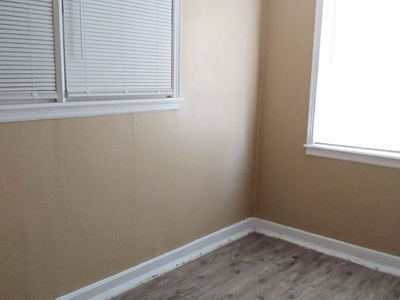 3rd image of 2315 Alameda Ave