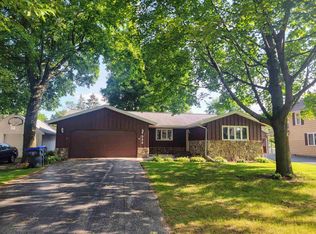 322 Evergreen St, New London, WI 54961
