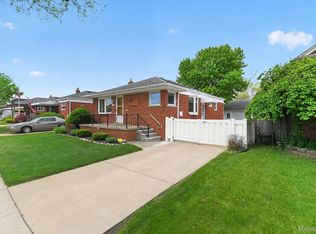 848 7th St, Wyandotte, MI 48192