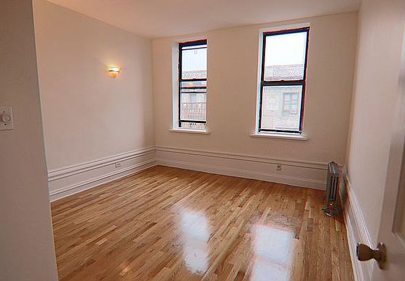 3rd image of 654 W 161st St APT 6E
