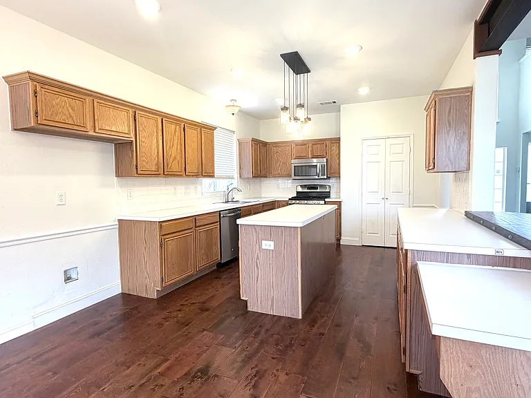 10105 Samantha Dr — Photo 10