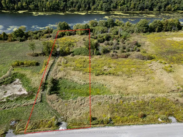 114 Hineman St, Kingston, ON K7L 0G2