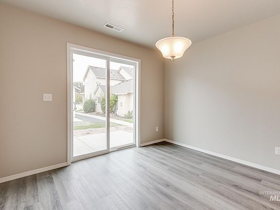 5th image of 10876 Rutland St