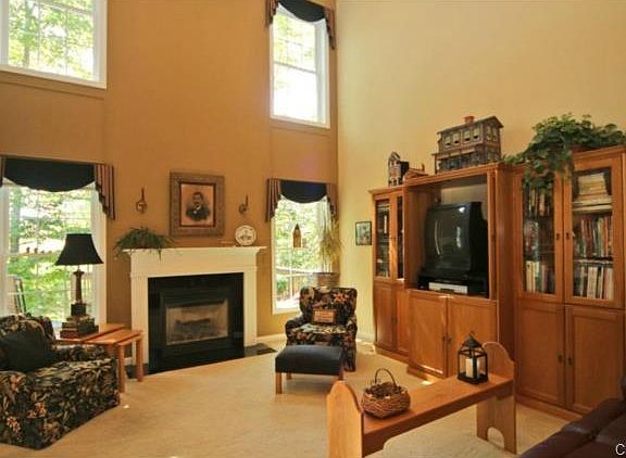 4th image of 364 Eagle Ct