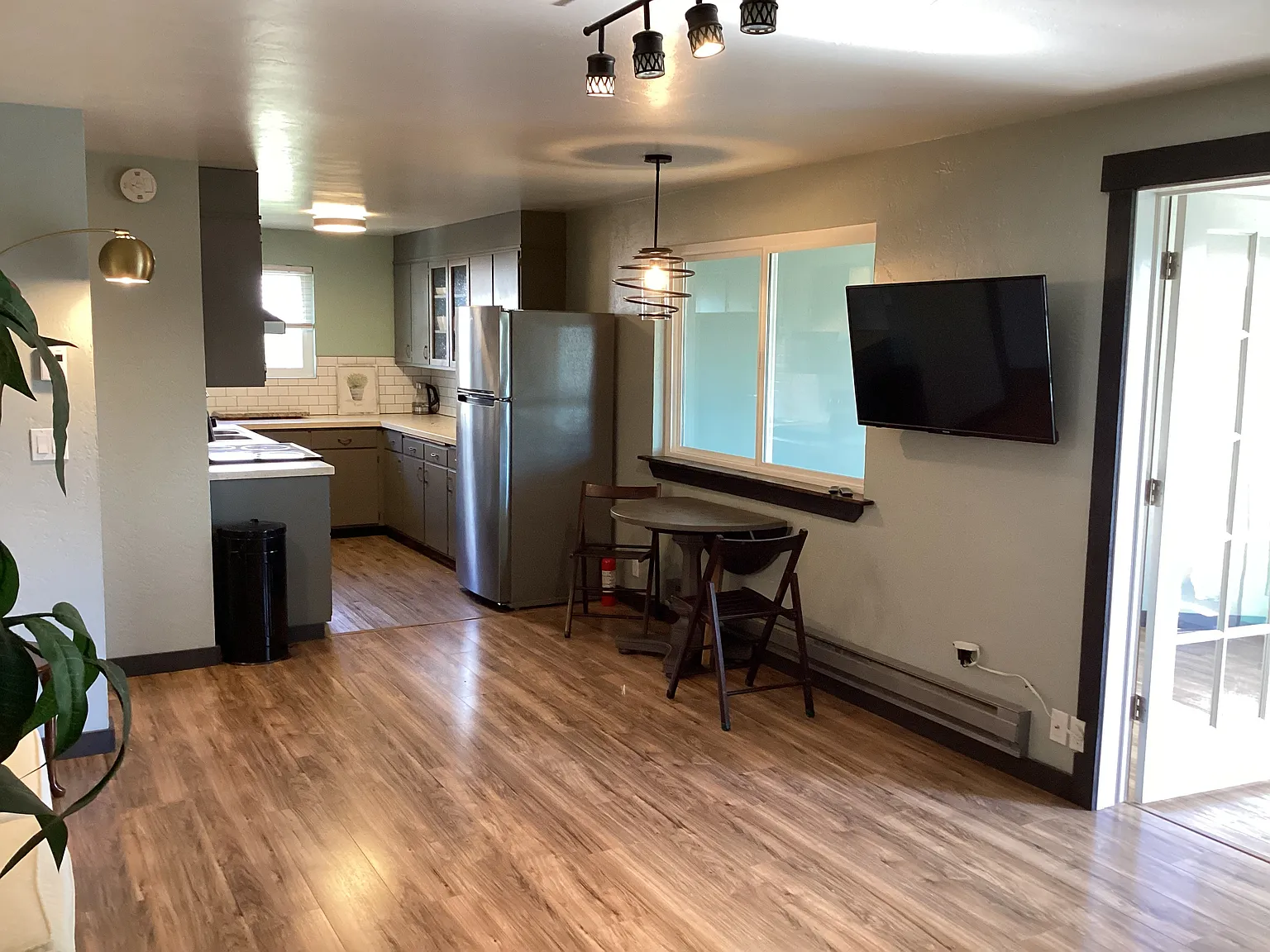 161 W Pacific Ave — Photo 3