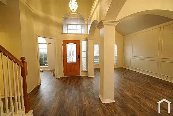 311 Fort Edward Dr — Photo 2