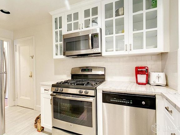 4th image of 15 Park Ave APT 14D