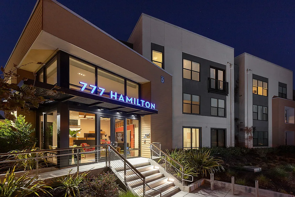 777 Hamilton — Photo 1