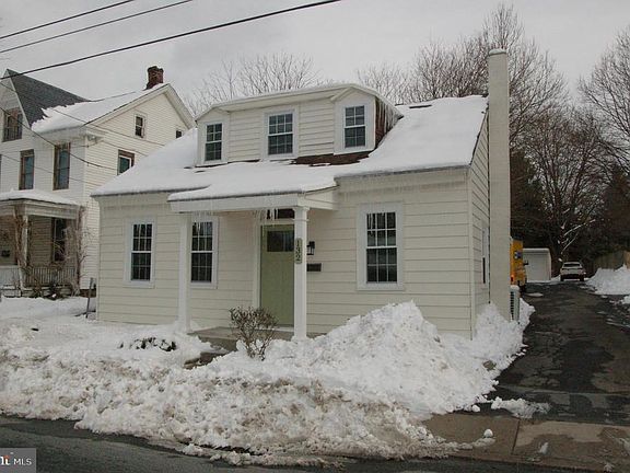 4th image of 132 Manor Ave