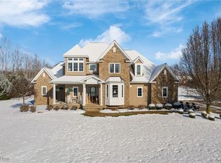 11560 Frostwood Dr, Chagrin Falls, OH 44023