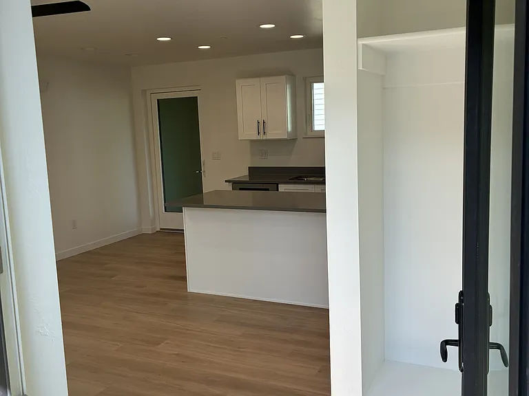 637 S River St #2 — Photo 3