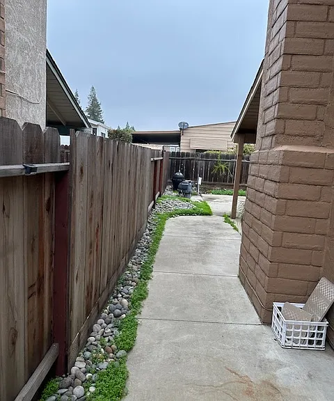 1921 Bridgewood Way — Photo 34