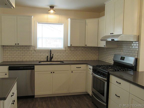 3rd image of 147 Meadowview Dr
