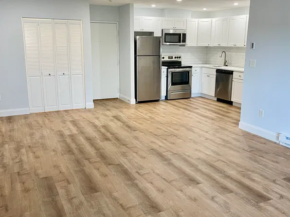8 Tinson Rd #108, Quincy, MA 02169