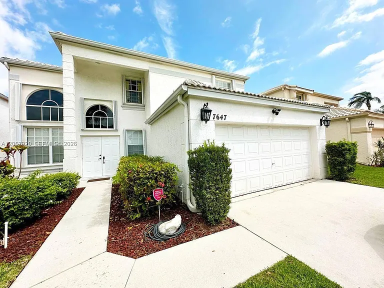 7647 Rockport Cir — Photo 1