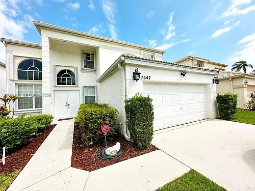 7647 Rockport Cir Photo 1