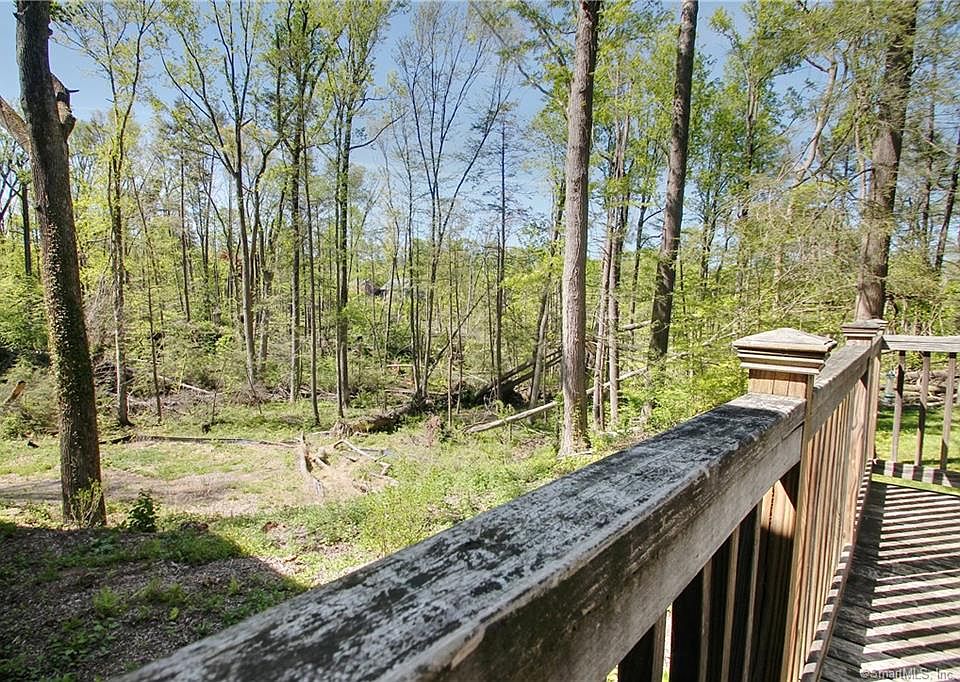 2nd image of 225 W Woods Rd
