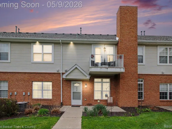 594 Olde English Cir, Howell, MI 48855