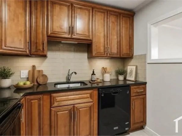 4 Tara Dr, Weymouth, MA