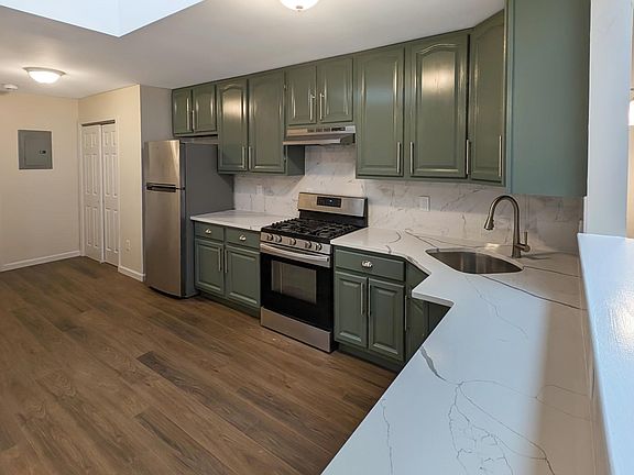 5th image of 802 Elsmere Pl Floor 2