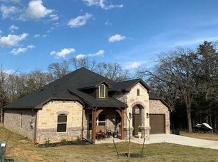 125 Comanche Dr, Lake Kiowa, TX 76240