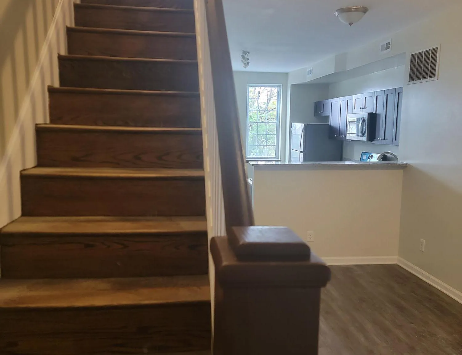 2 bed, 1.5 bath, 1386 sqft, $1,725 — Photo 2