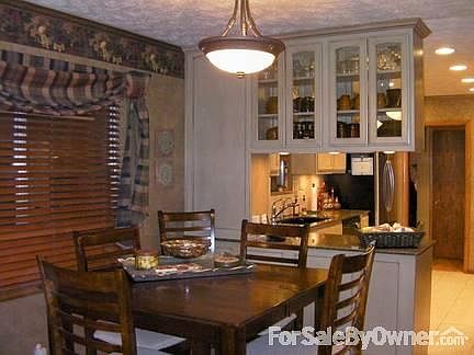 Nook
						:
						Open to the Den and Kitchen