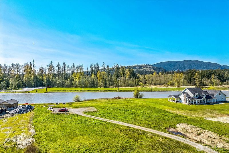 3rd image of 18177 Bow Lake Lane