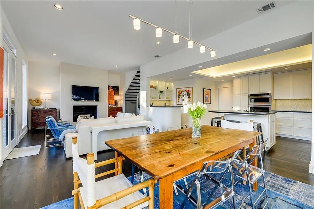 2 bed, 2.5 bath, 1960 sqft, $8,995 — Photo 4