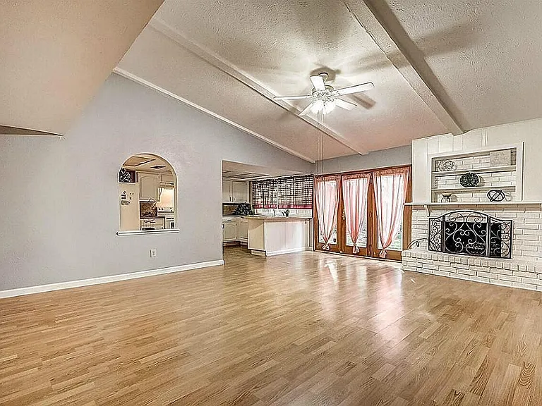 7334 La Granada Dr — Photo 4