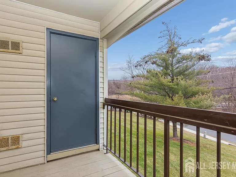208 Sunshine Ct — Photo 24