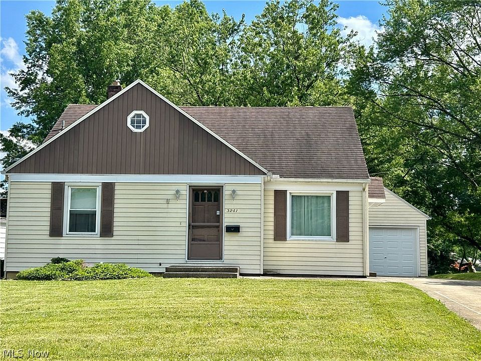 1st image of 3241 Estates Cir
