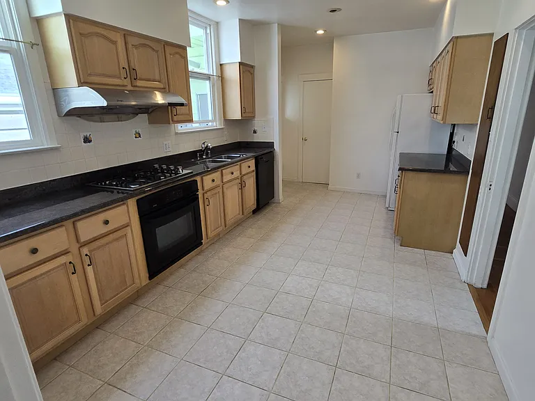 840 38th Ave — Photo 6