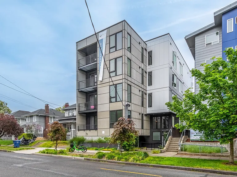 Greta Apartments | Private Kitchen Studio near UW — Photo 51
