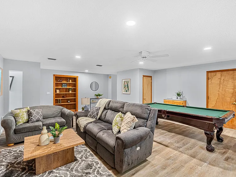975 Oak St — Photo 4