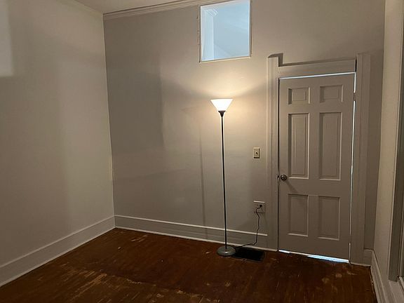 3rd image of 524 W 7th St