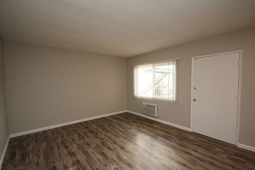 2nd image of 304 Garfield Ave APT C