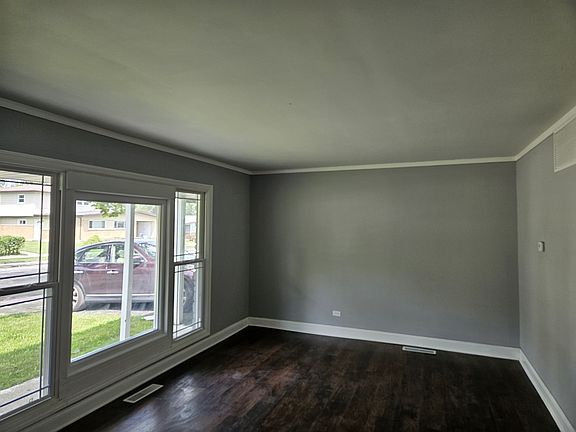 3rd image of 215 Shabbona Dr