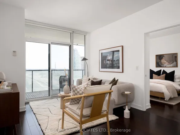 1 Market St #2405, Toronto, ON M5E 0A2