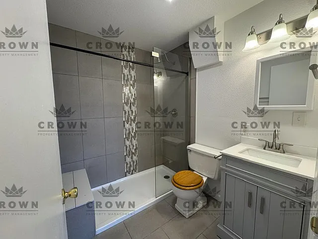 2116 York Ave — Photo 8