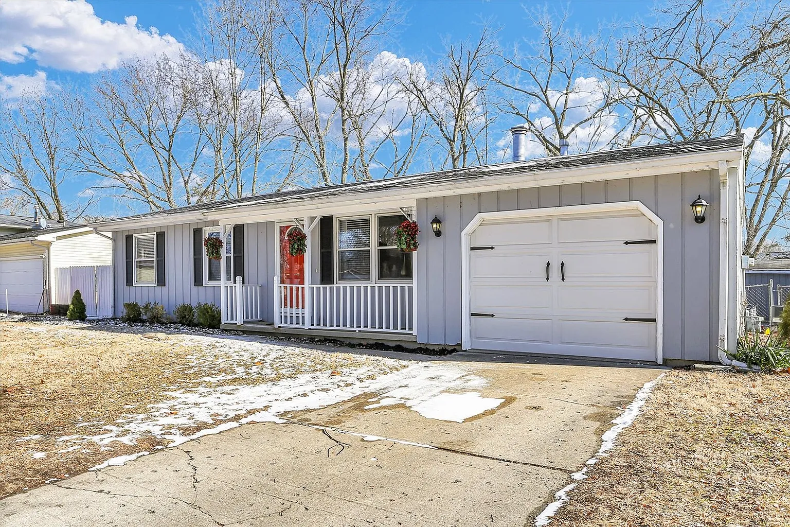 2409 Southwood Dr photo 1