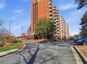 300 Johnson Ferry Rd NE