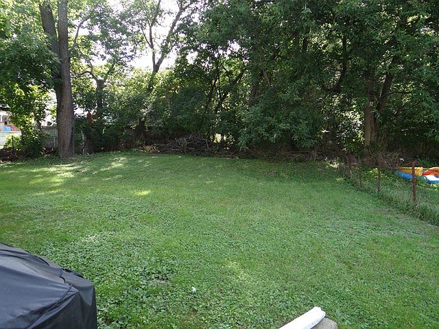 2nd image of 824 Adams St